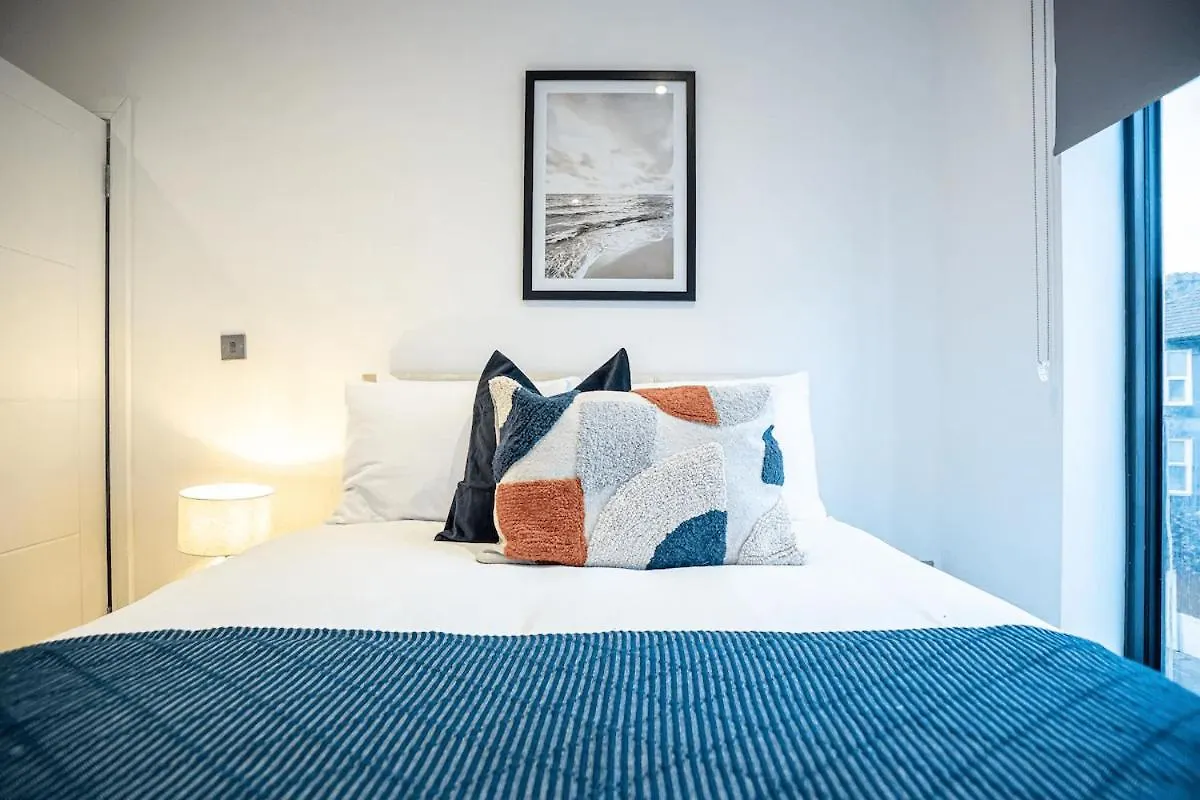 2 Bedroom Apartment Next To Brighton Station 0*,  United Kingdom