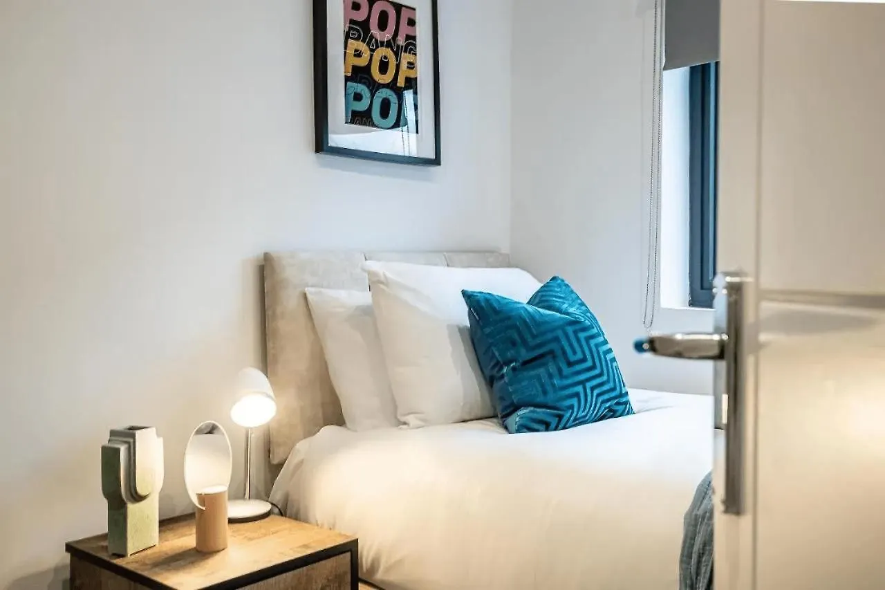 2 Bedroom Apartment Next To Brighton Station