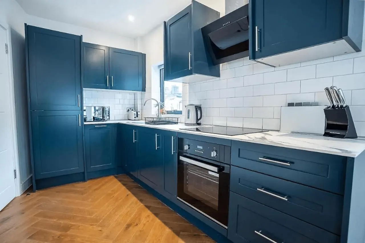 2 Bedroom Apartment Next To Brighton Station